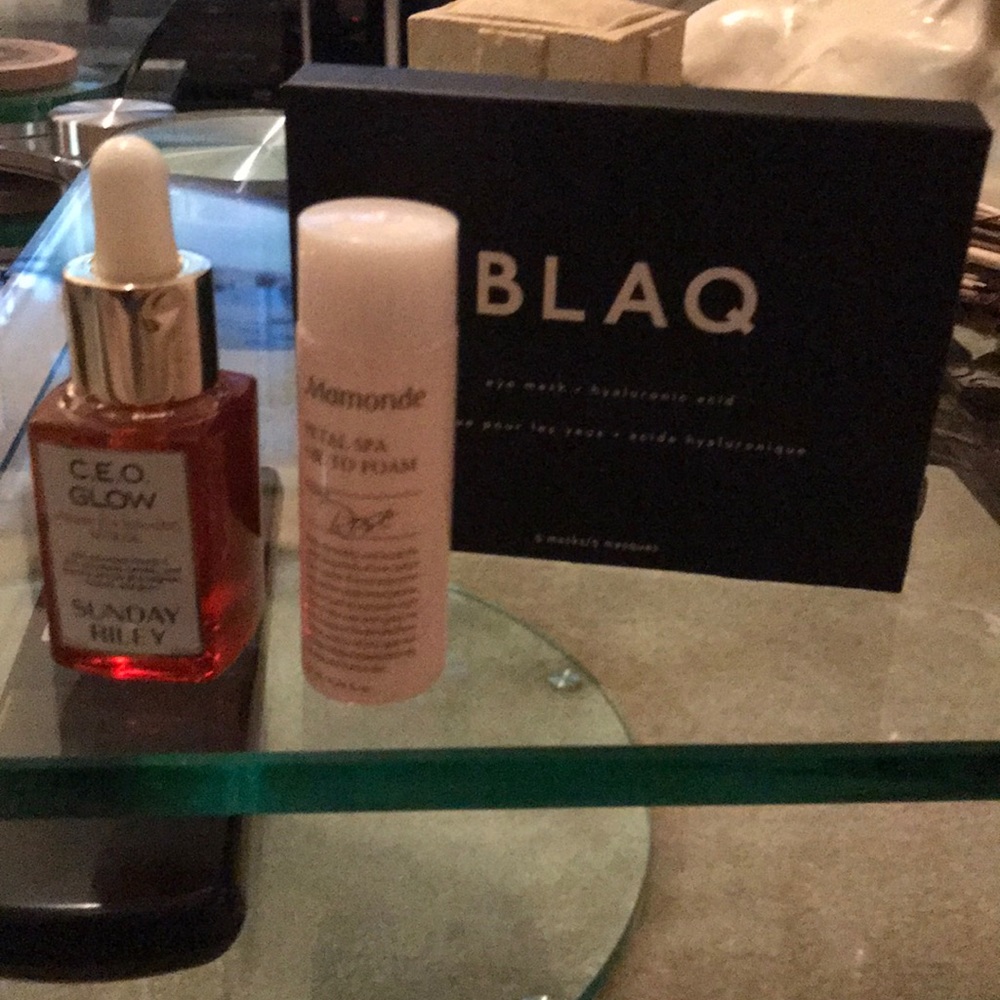 Blaq eye masks C e o glow by Sunday Riley Mamonde